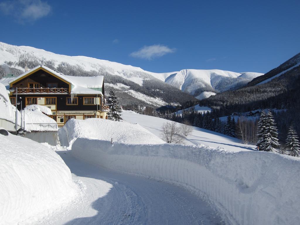 Hotel Zatisi Špindlerŭv Mlýn Exteriör bild