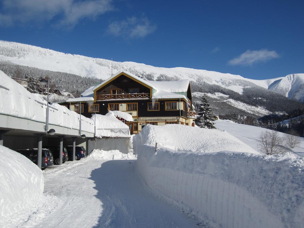 Hotel Zatisi Špindlerŭv Mlýn Exteriör bild